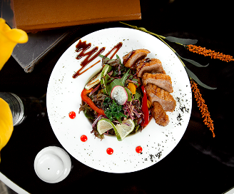 Photo du plat Filet mignon et ses légumes rôtis en sauce forestière